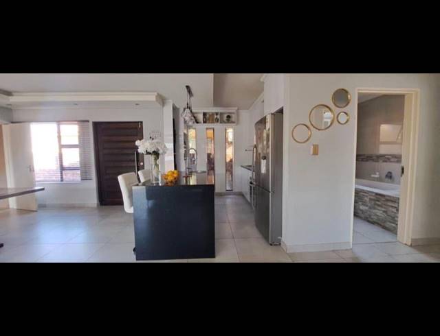3 BEDROOM FREEHOLD FOR SALE IN SOUTHDOWNS ESTATE